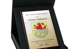 Pamětní plaketa s etují
